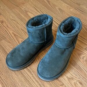 UGG women’s classic mini II boot